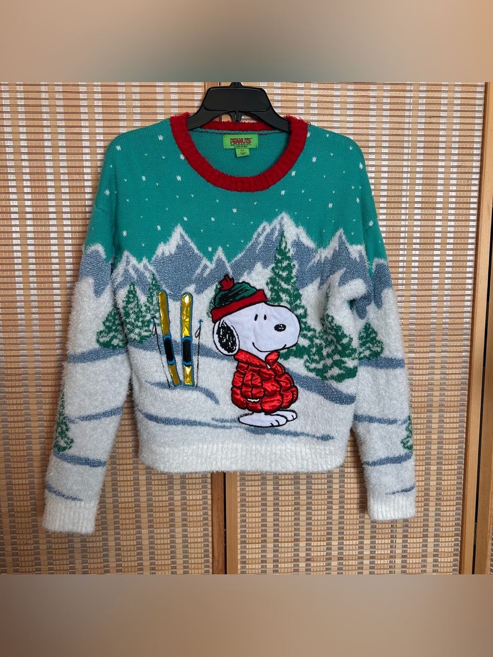 Snoopy Peanuts Crewneck Sweater Medium Christmas Winter Soft